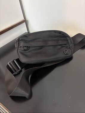 Steve Madden Black Nylon Crossbody Belt Bag